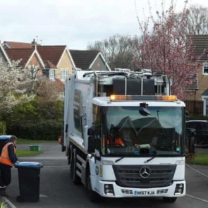 كشف المهندس احمد مصطفى رئيس جهاز تنمية مدينة الشيخ زايد كواليس تجربة جمع القمامة من المنبع لافتا إلى ان التجربة لم تحقق النجاح الموقع بسبب عدم تعاون السكان .